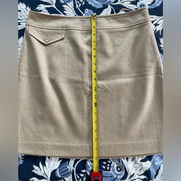 Adorable Banana Republic mini skirt in size 6! - Picture 10 of 15
